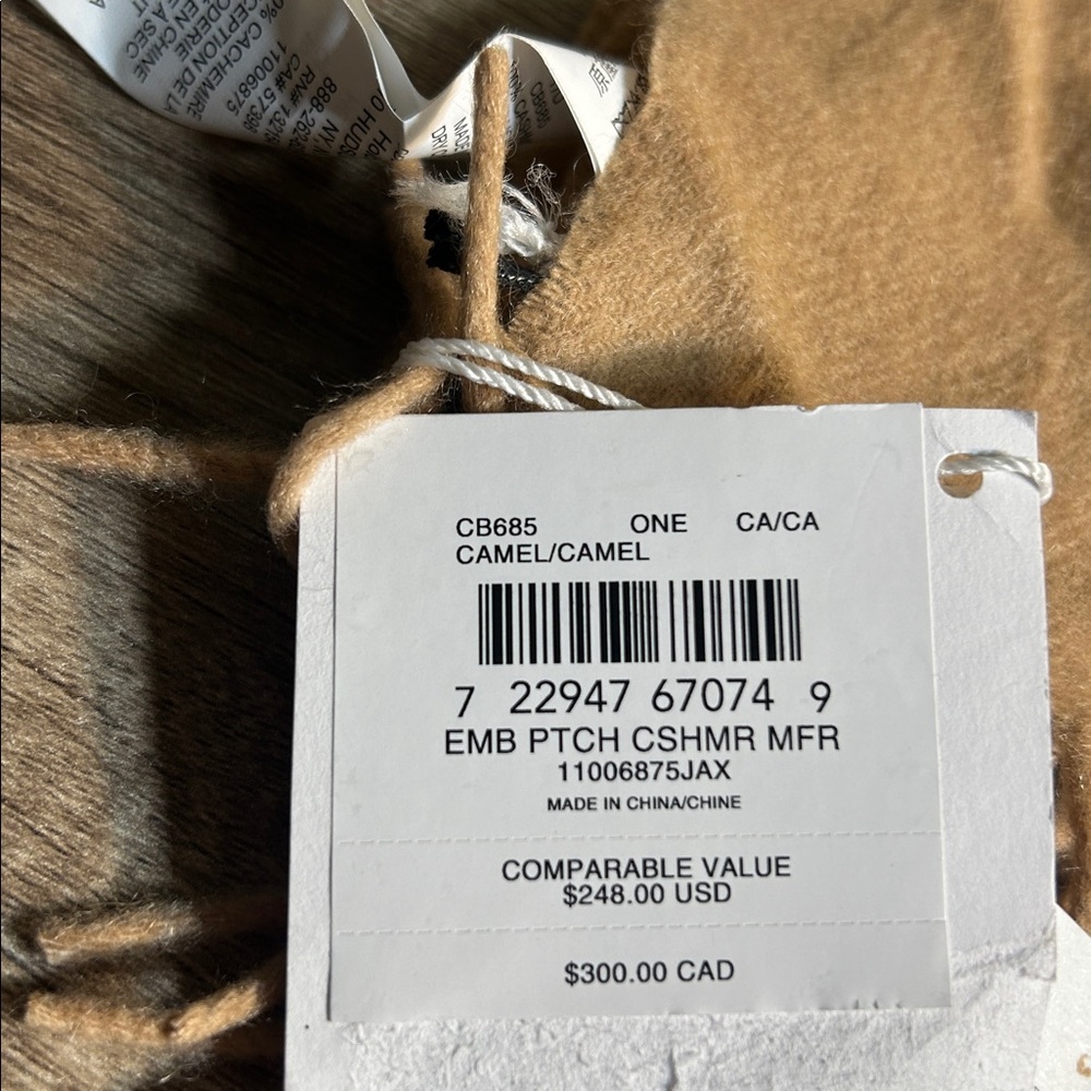 Coach CB685 100% Cashmere Embroidered Patch Logo Scarf - Picture 2 of 9